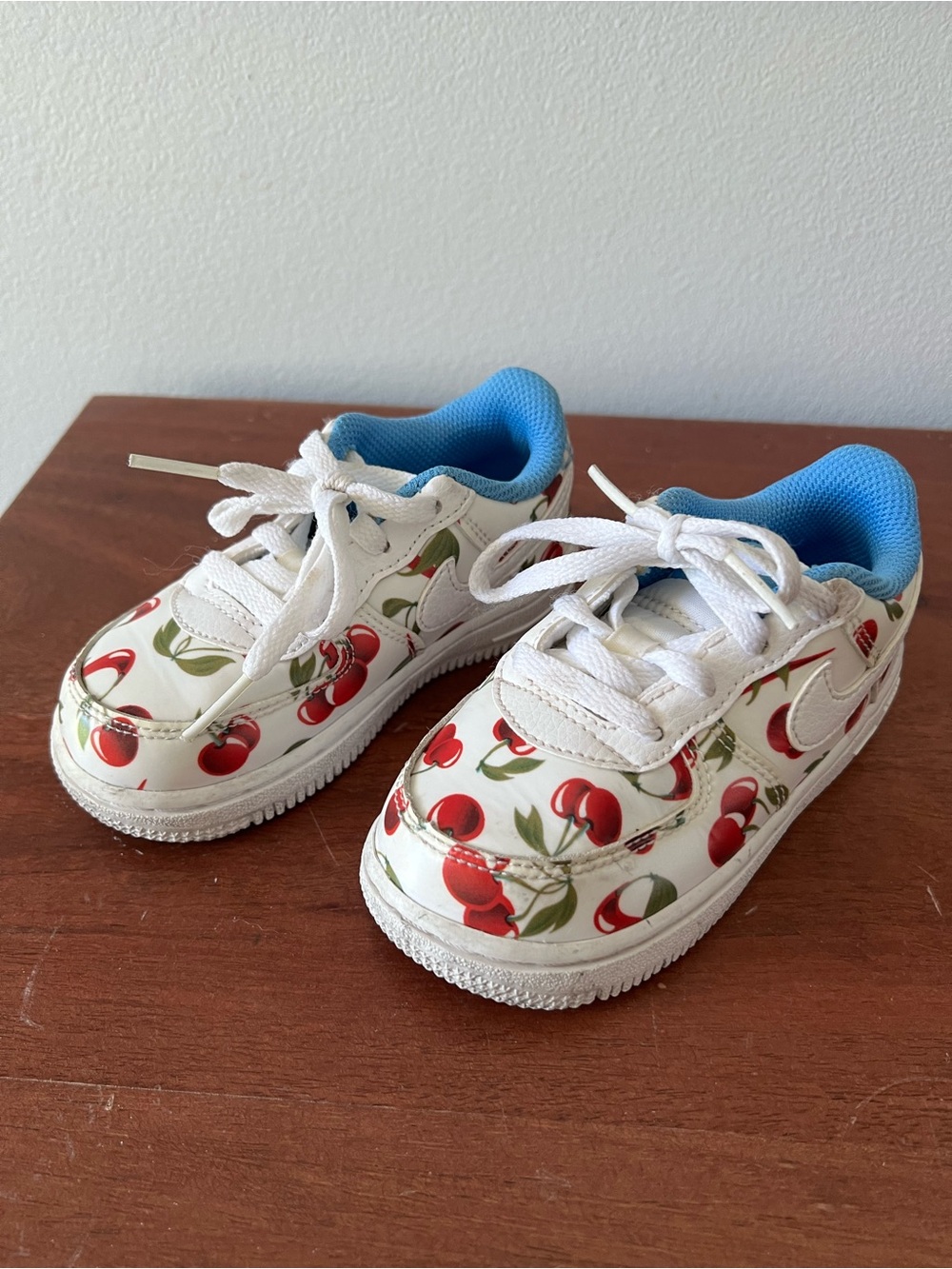 Nike Kids White Cherry Print Sneakers with Blue Lining